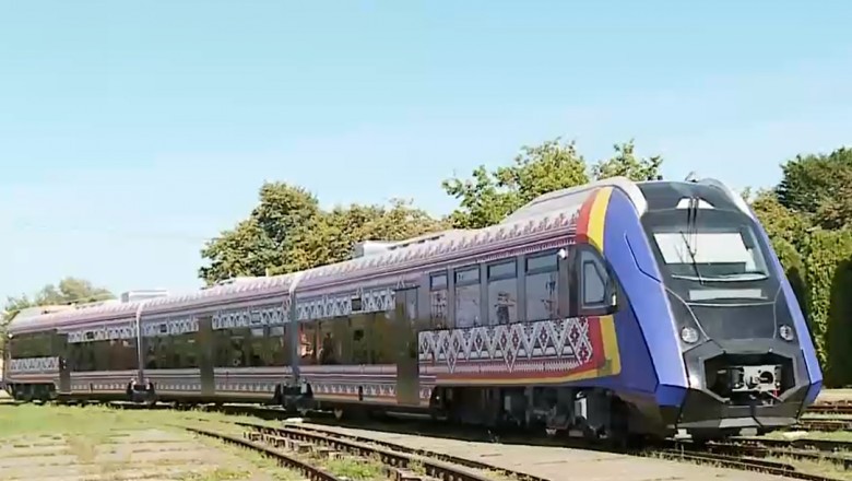 Un tren românesc, gata de omologare. Poate merge cu 120 km/h, dar va circula pe rute cu viteza medie de 30 km/h