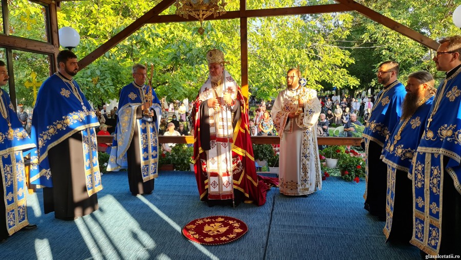 (FOTO) Priveghere arhierească la Mănăstirea Gai, în Ajunul Nașterii Maicii Domnului