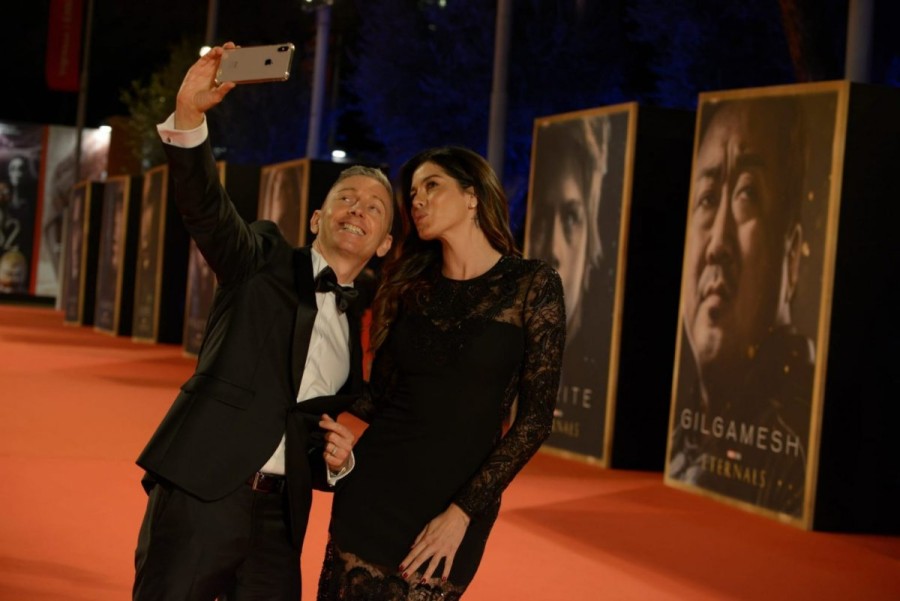 Aida Yespica, pe covorul roşu la Roma, la premiera celui mai nou film în care joacă Angelina Jolie