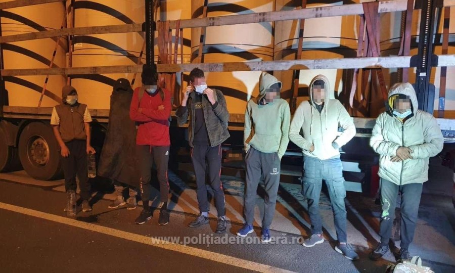 21 de migranți ascunși în TIR-uri, depistați în ultimele 24 de ore, la frontiera arădeană (VIDEO)