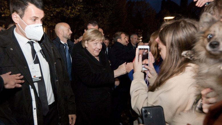 Angela Merkel a făcut baie de mulțime în Franța, în timpul ultimei sale vizite în calitate de cancelar