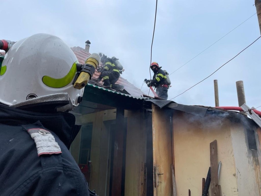Incendiu la o anexă în Vladimirescu