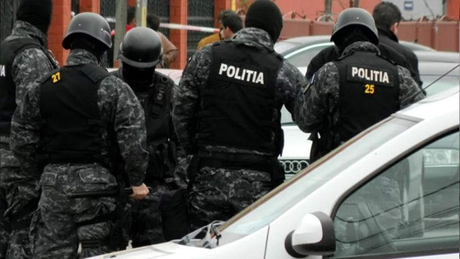 Lovitură dată de DIICOT Arad: O rețea de traficanți de droguri și migranți a fost destructurată (VIDEO)
