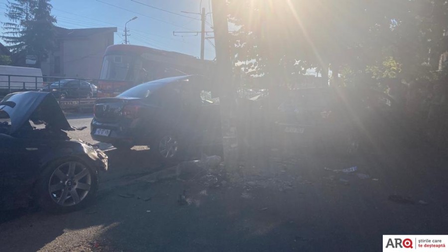 Accident cu un BMW, un VW și o Dacie la Miorița