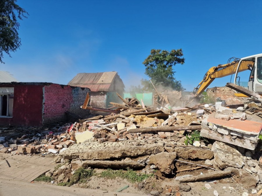Ultimele construcții ilegale de pe partea dreaptă a străzii Mărului au fost demolate (FOTO)