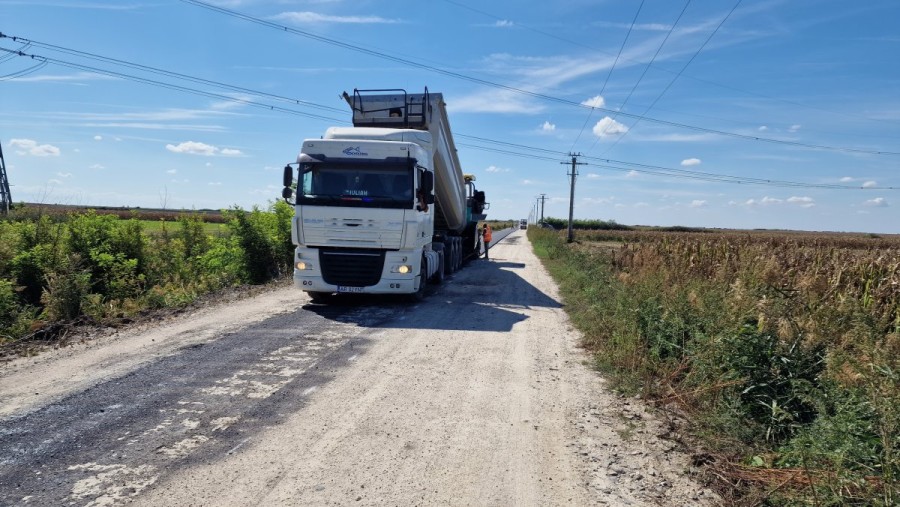 Iustin Cionca: „Asfaltăm în ritm susținut drumul Sânmartin-Socodor”
