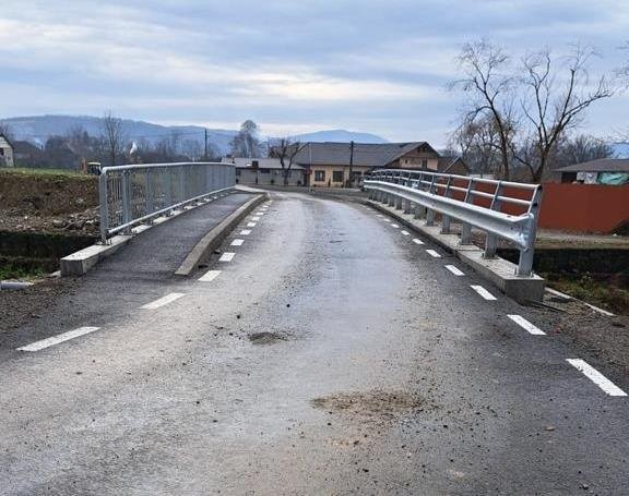 Pod nou la Hălmagiu: acesta face legătura între centrul de comună şi satele Bănești, Cristești, Brusturi, Bodești și Leasa