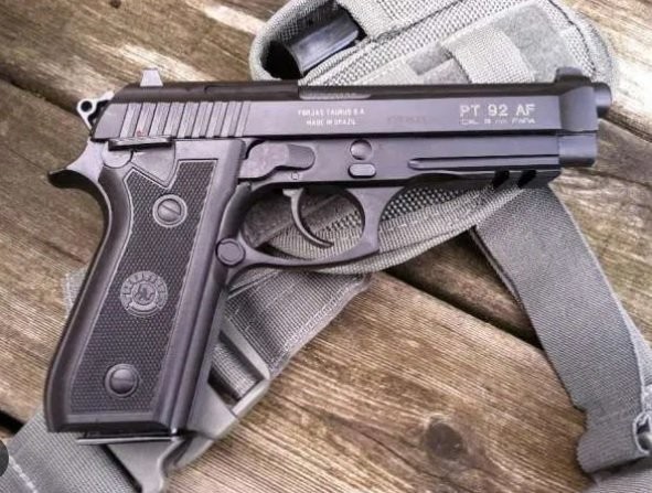 Pistol cu aer comprimat, descoperit la PTF Vărșand