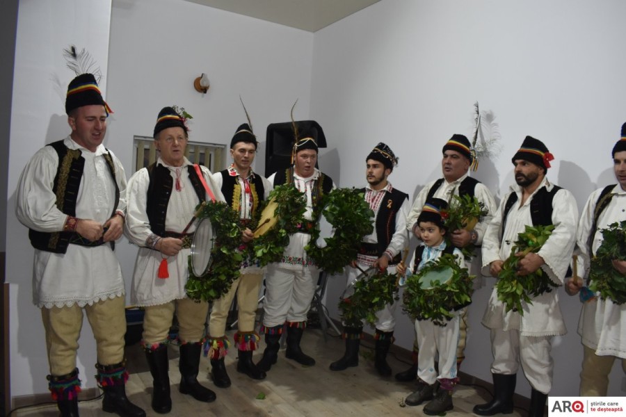 Caravana Tradițiilor de Iarnă în Roșia Nouă (comuna Petriș) - FOTO şi VIDEO