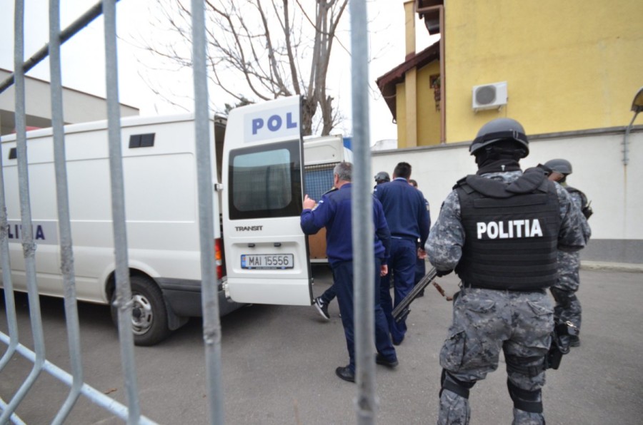 Tineri din Arad, arestați pentru tâlhărie