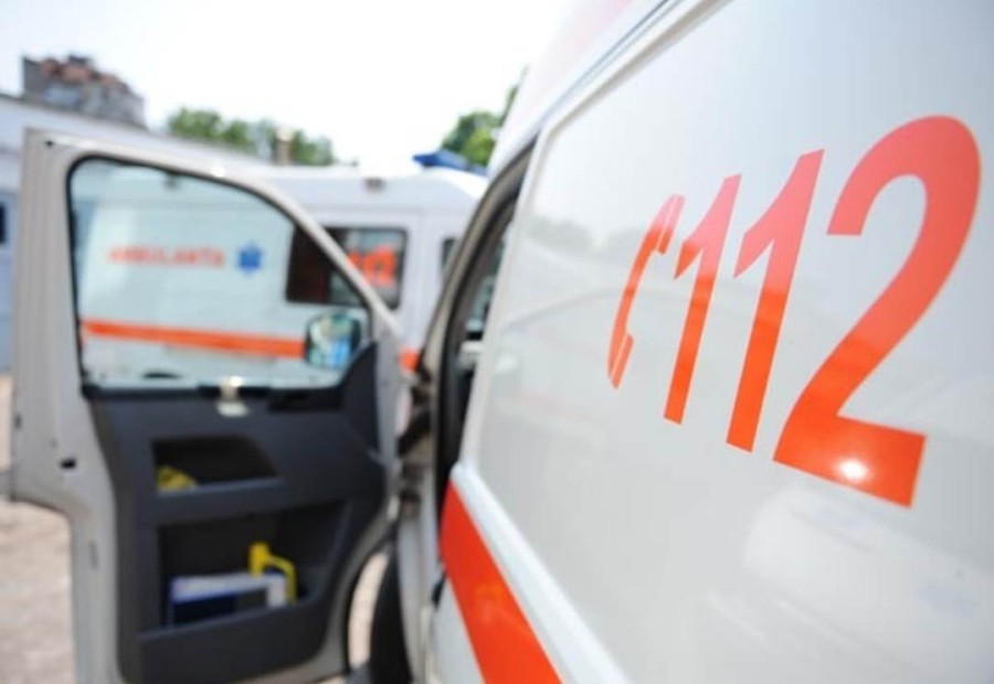 Un microbuz școlar a fost implicat într-un accident de circulație, la Iratoșu