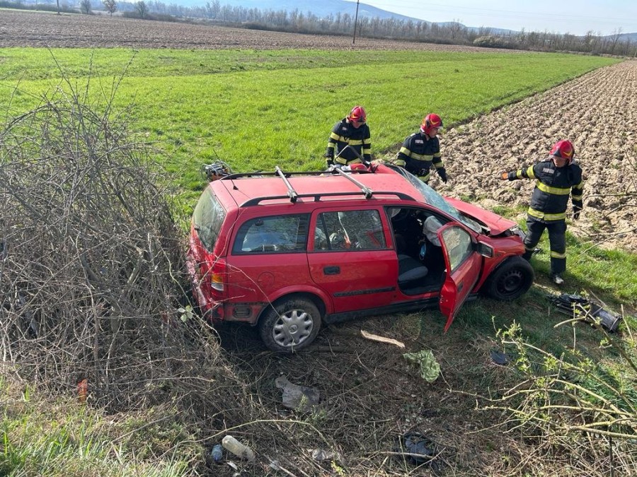 Mort în accident rutier cu două autoturisme în localitatea Bârzava