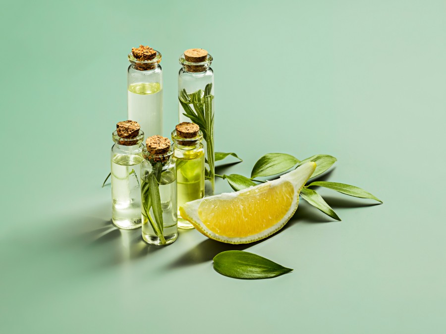 Aromaterapie: Utilizări și beneficii ale uleiurilor esențiale