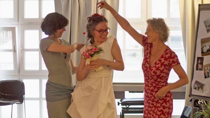 Culmea măritişului: o româncă din Germania s-a căsătorit cu ea însăşi