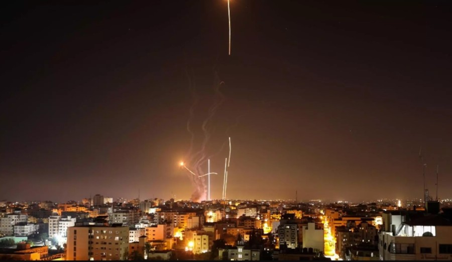 Atacuri masive în Israel. Aproape 500 de rachete lansate de grupările teroriste