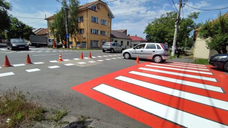 Marcaje rutiere suplimentate pentru evitarea accidentelor (FOTO)