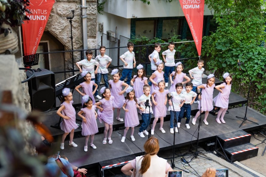 De 1 Iunie, peste 3.000 de copii cântă la Ora Copiilor by Cantus Mundi