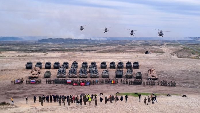Desfăşurare impresionantă de forţe la un exerciţiu militar NATO care are loc în România