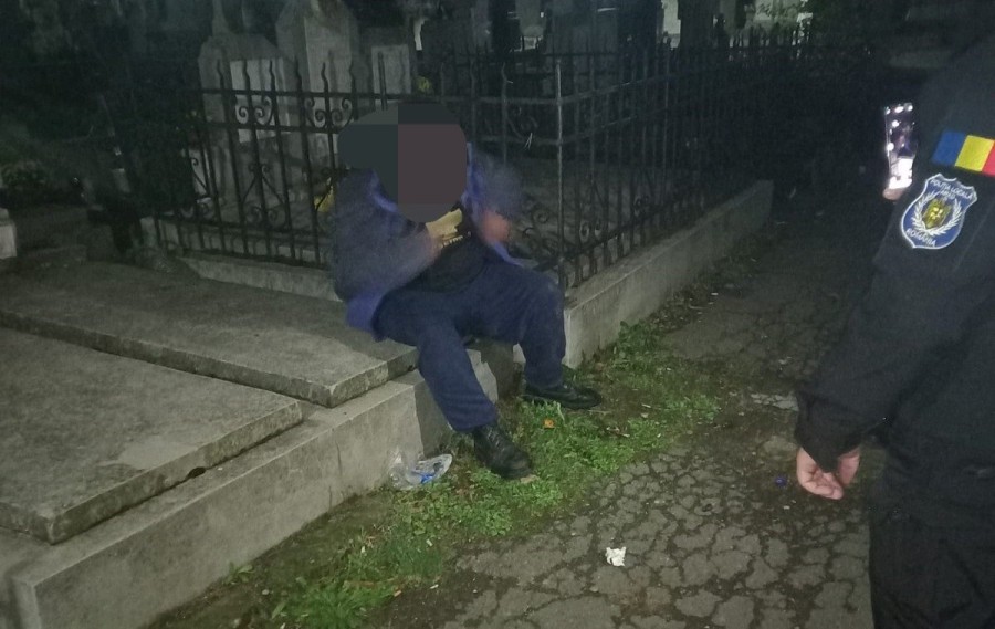 Sute de amenzi neplătite de vagabonzii care tulbură liniştea arădenilor; zilele trecute mai mulţi indivizi au fost la un pas să distrugă crucile de la Eternitatea (FOTO)