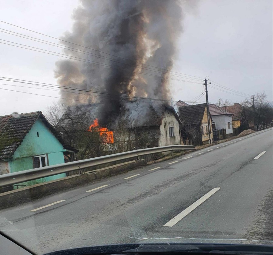 Un bărbat a fost rănit în urma unui incendiu, la Odvoș