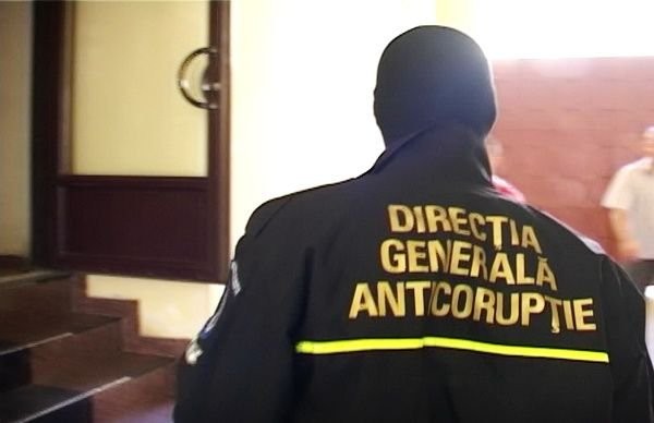 Descinderi DGA în Vama Nădlac! Zeci de angajați au fost săltați cu mascații în urma unor sesizări / UPDATE: Ce spun procurorii