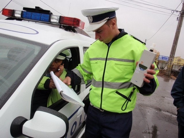 Mai mulți șoferi au fost testați pentru consum de alcool și droguri