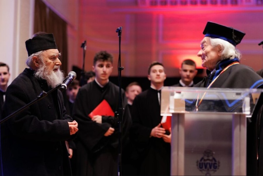 ÎPS Timotei, arhiepiscopul Aradului, a conferit academicianului Leon Dănăilă, distincția eparhială crucea „Sf. Ierarh Sava Brancovici”