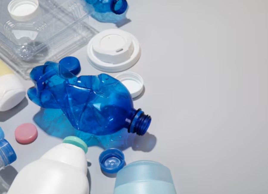 Pericolele ascunse ale recipientelor din plastic: Impactul asupra sănătății și sfaturi pentru protecție