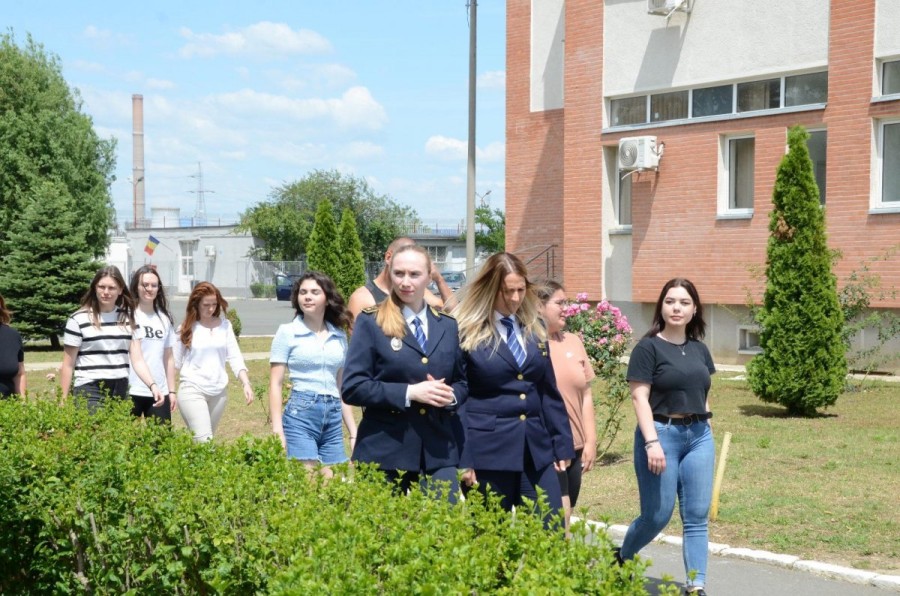 Peste o sută de vizitatori au trecut pragul Penitenciarului Arad (FOTO)