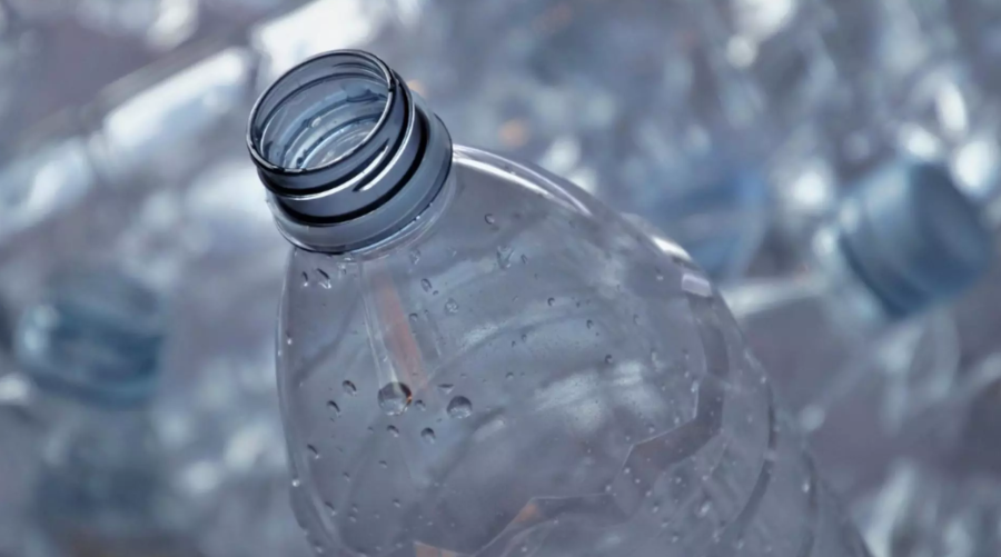 Poveste impresionantă: un bărbat și-a cumpărat o locuință după ce a reciclat aproape 500.000 de recipiente
