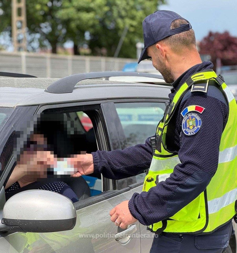 Patru străini fără drept de a călători în Schengen, depistați de polițiștii de frontieră