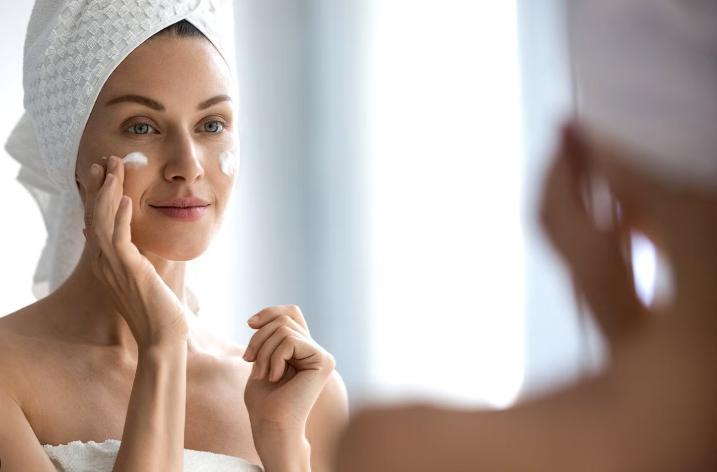 Bakuchiol vs Retinol: Diferențe, Beneficii și Utilizări