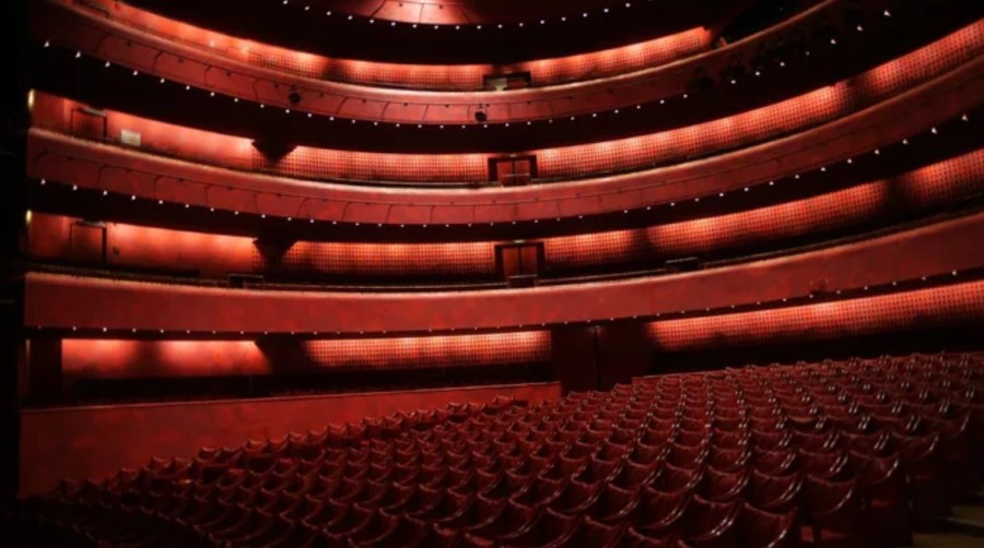 Românii nu vor mai putea merge la teatru în weekend, din această toamnă. Ministrul Culturii anunţă că nu mai sunt bani pentru plăţile suplimentare