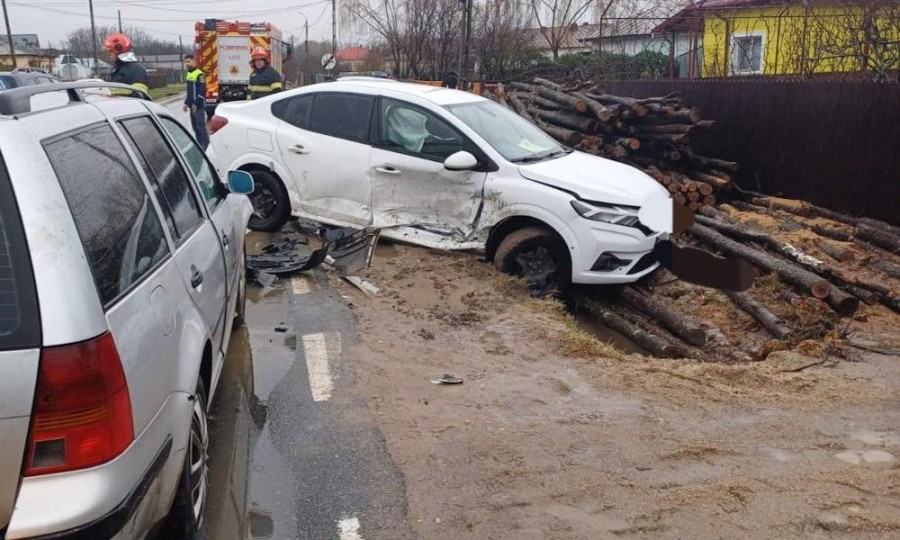 Tamponare între două autoturisme la Pâncota