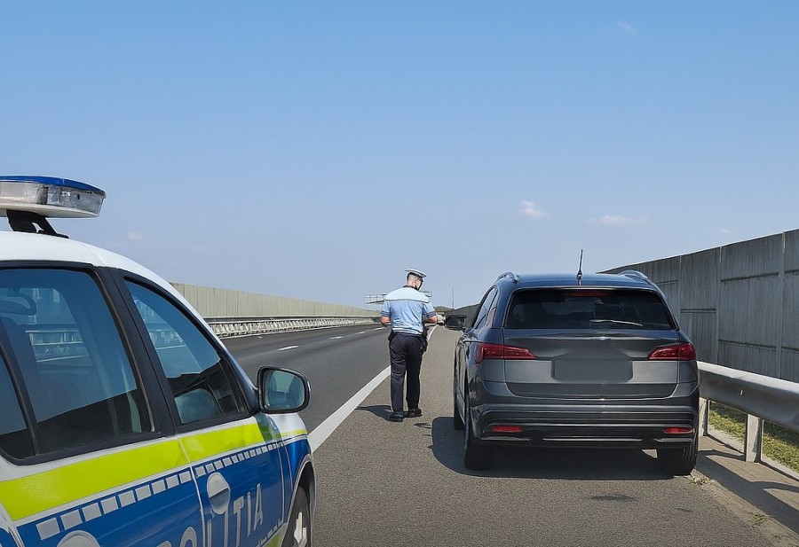 Vitezoman „ars” la buzunare pe autostradă și lăsat 90 de zile fără permis