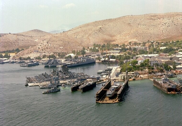 Doi români arestați în Grecia pentru spionaj naval: fotografii suspecte la baza Salamis