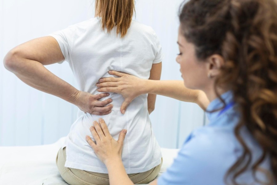 Durerile de spate: contractură musculară vs hernie de disc