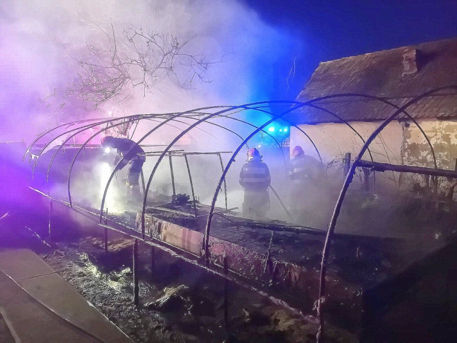 Incendiu izbucnit la un solar în localitatea Seleuș