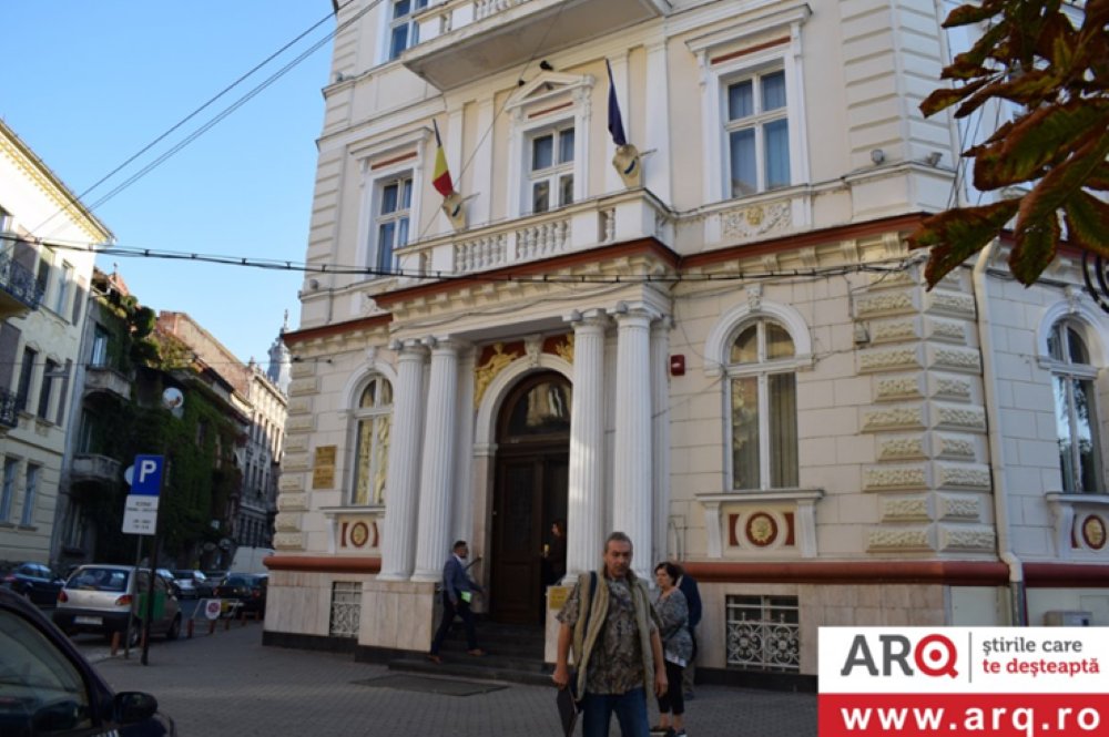Fără iluminat arhitectural la Tribunal