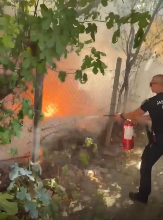 Jandarmii arădeni, intervenție rapidă la un incendiu izbucnit lângă Serviciul Județean de Ambulanță