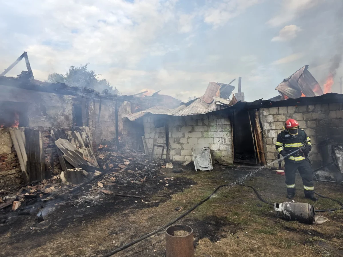 Pompierii au stins un incendiu la o casă din Lalașinț