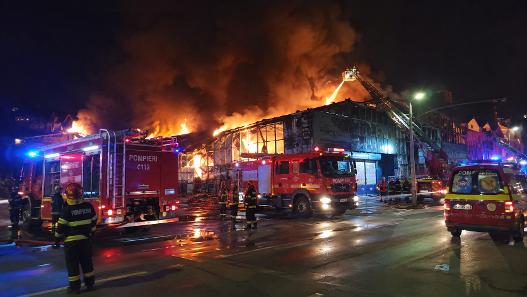 Update -Incendiu la un depozit de electrocasnice din Vlaicu. Pompierii intervin la fața locului