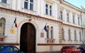 Minor de 17 ani, arestat preventiv după ce ar fi lovit un tânăr cu o sticlă în cap