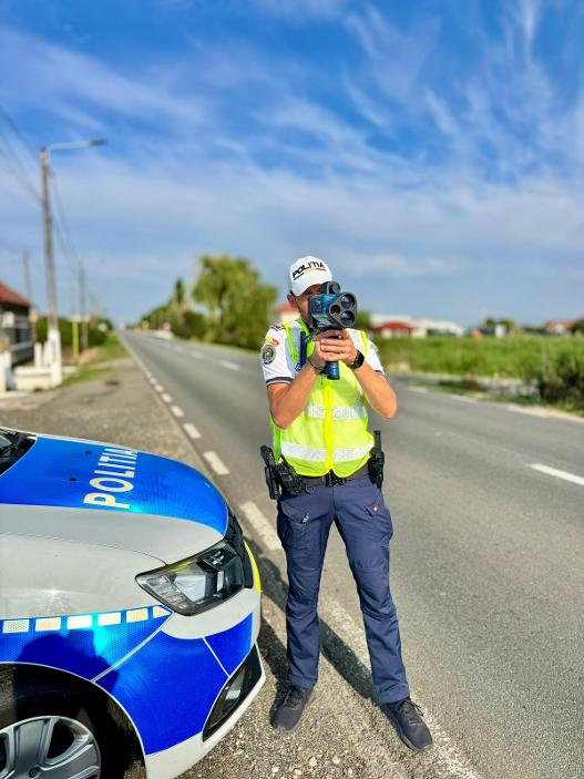 A gonit cu 117 km/h pe o stradă din Arad. Motociclistul a rămas fără permis 90 de zile