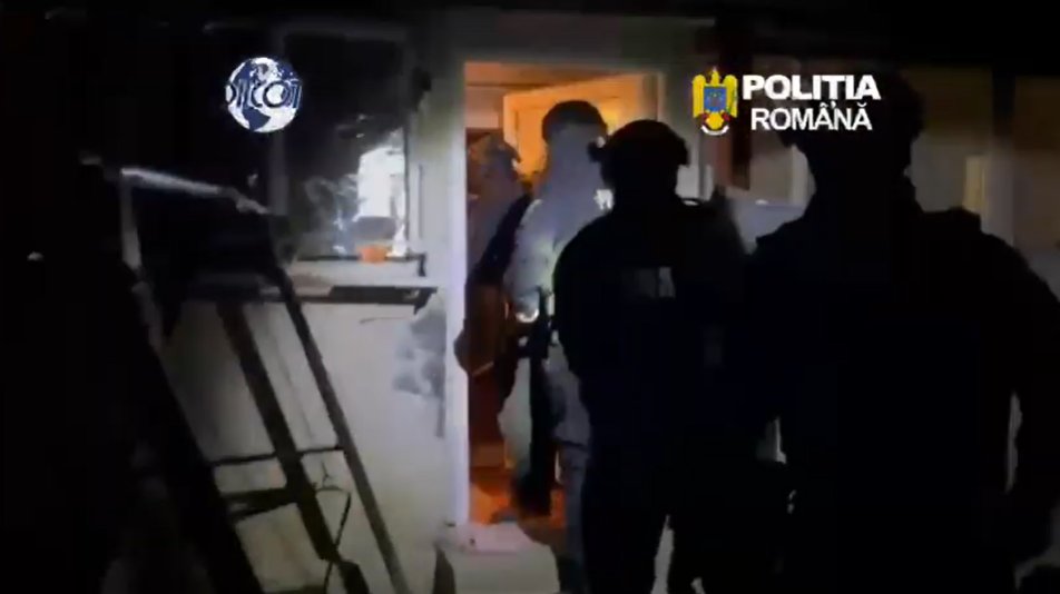 Droguri cristaline vândute în Arad: încă o persoană reținută de anchetatori