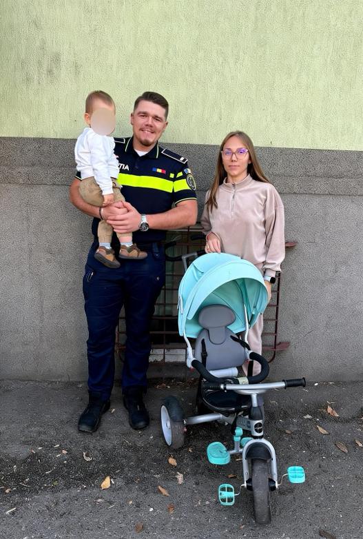 A recuperat căruciorul unui copil,  în timpul liber. Gestul unui polițist din Arad
